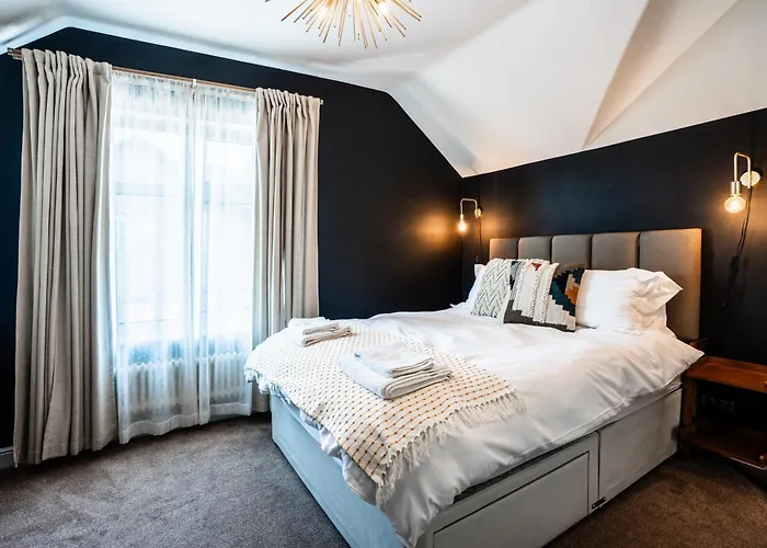 Stay With Airhgt At 3 Bedroom House Near The Stray