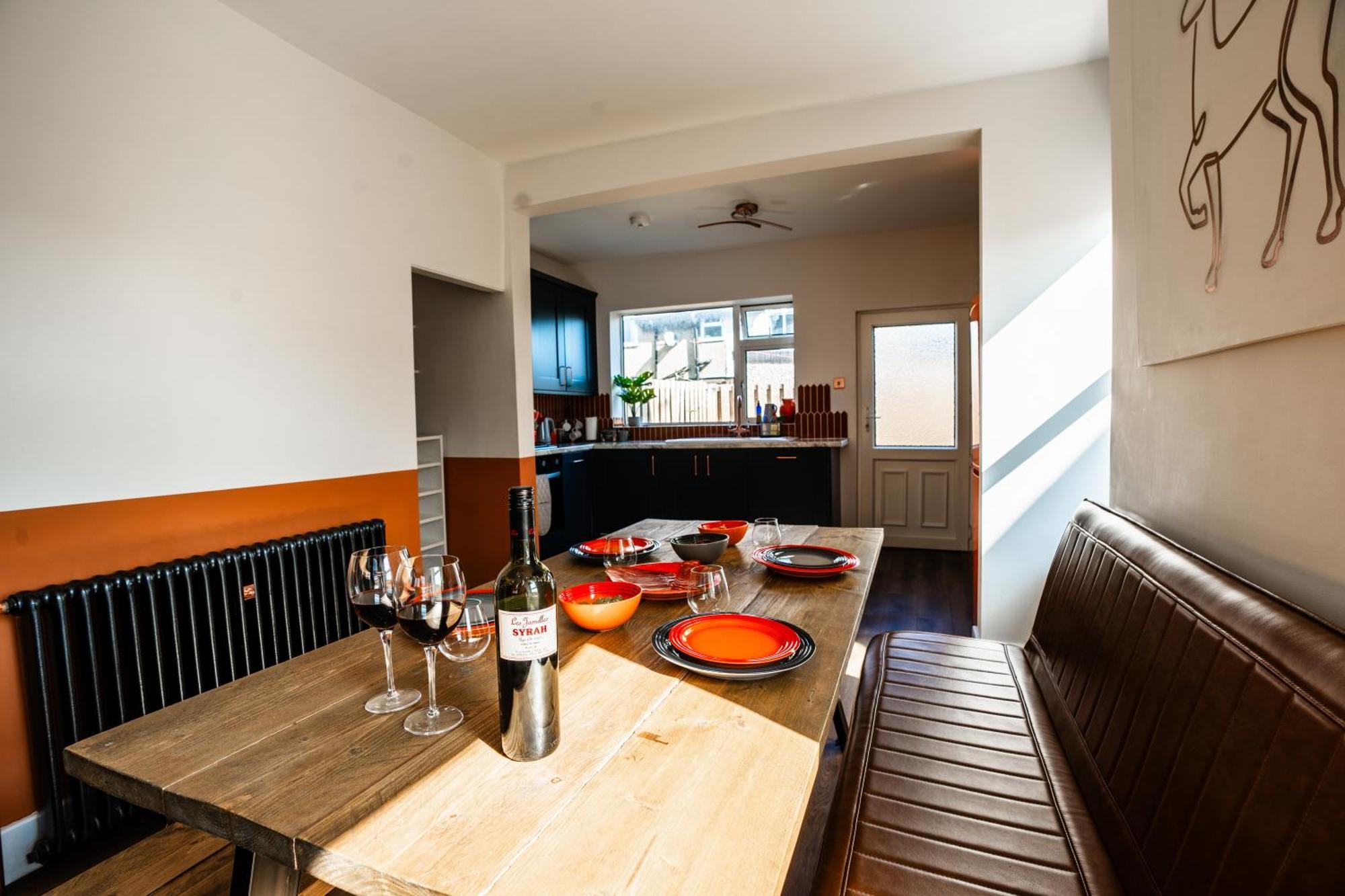 Holiday home With Airhgt At 3 Bedroom House Near The Stray *
